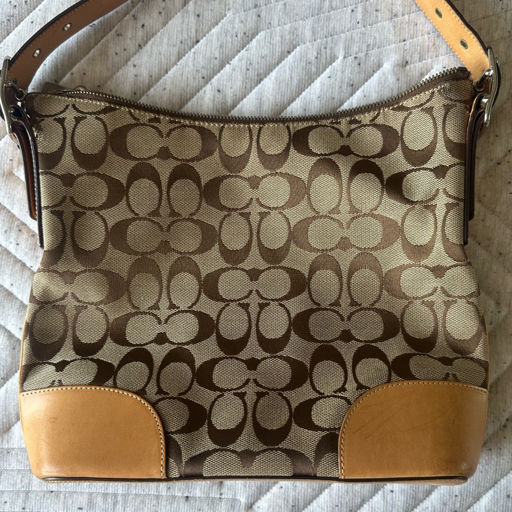 Coach Signature Swingpack
Crossbody Bag Style 6347 - Picture 3 of 14